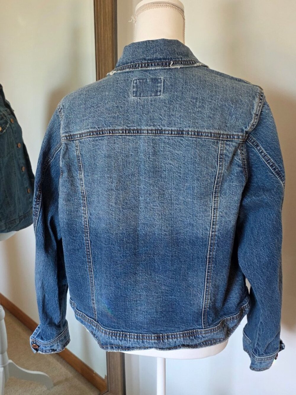 Universal Thread Denim Trucker Jacket - Picture 3 of 10